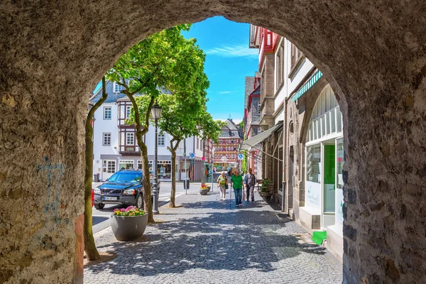 Porta ad arco nel centro storico di Herborn, Germania — Foto Stock