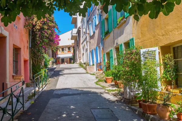 Na cidade velha de Saint Tropez, França do Sul — Fotografia de Stock