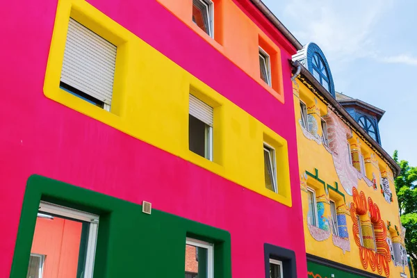 Fachada de casa colorida em Colônia, Alemania — Fotografia de Stock