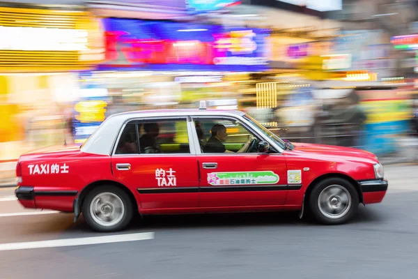 Typical taxi in Hong Kong in motion blur — Stock Photo, Image