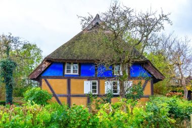 pastoral thatched çatı cottage adlı Lieper Winkel, Usedom, Almanya