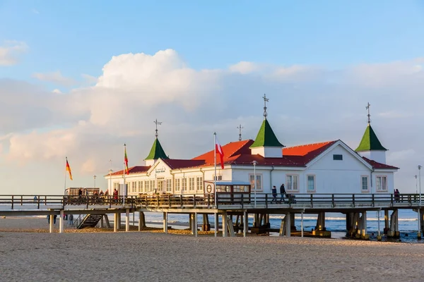 Ahlbeck Pier su Usedom, Ahlbeck, Germania — Foto Stock