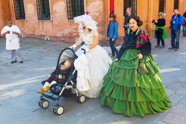 Skrytého lidí na karneval v Benátkách — Stock fotografie