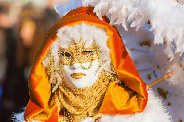 Verkapte vrouwen op het carnaval van Venetië — Stockfoto