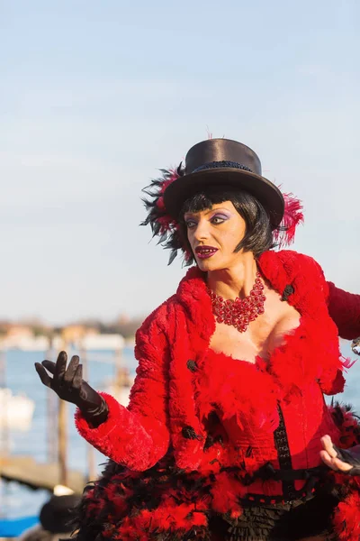 Maskovaná žena na karneval v Benátkách — Stock fotografie