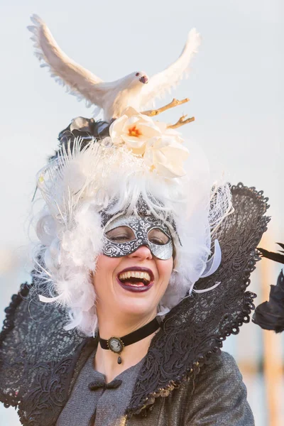 Mujer disfrazada en el Carnaval de Venecia — Foto de Stock