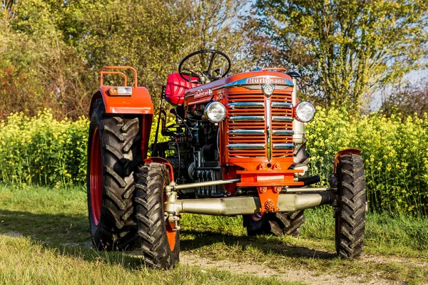 Tractor histórico fabricado por Huerlimann — Foto de Stock