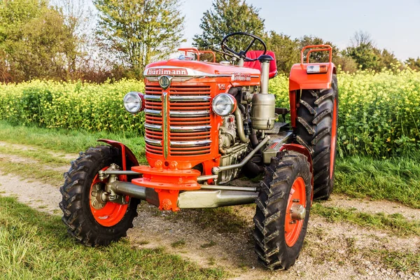 Tractor histórico fabricado por Huerlimann — Foto de Stock