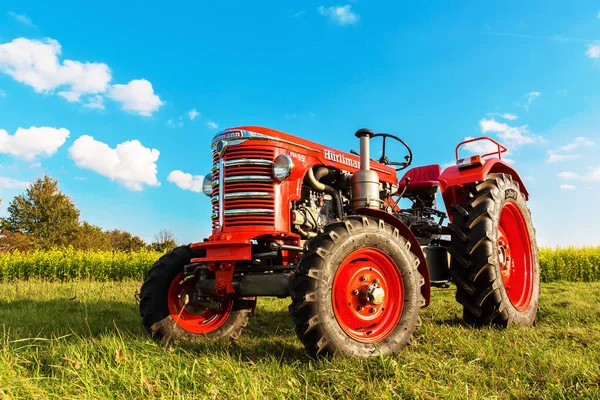 Historický traktor od Huerlimann — Stock fotografie