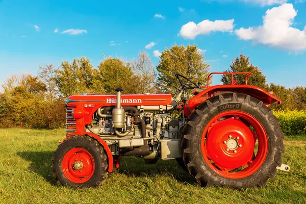 Historiska traktor av Huerlimann — Stockfoto