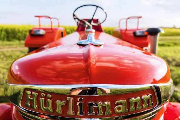 Tractor histórico fabricado por Huerlimann — Foto de Stock