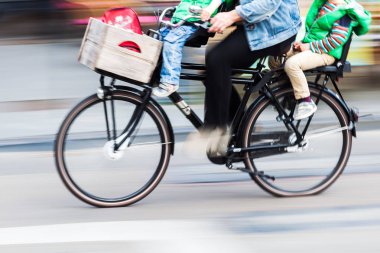 bisikletçi bisiklet hareket iki çocuklu bulanıklık