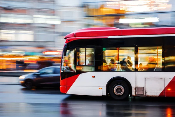 Driving bus in the city at night — Stock Photo, Image