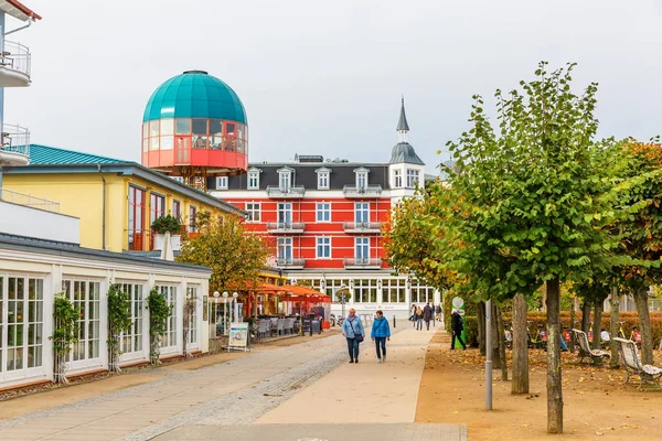 Megszűnik a kávézó a sétányon Zinnowitz, Usedom, Németország — Stock Fotó