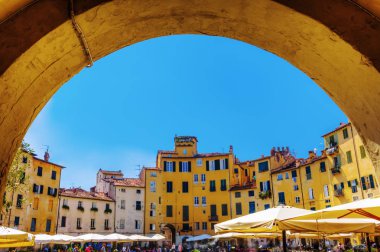 Piazza del Anfiteatro Lucca, Toskana, İtalya