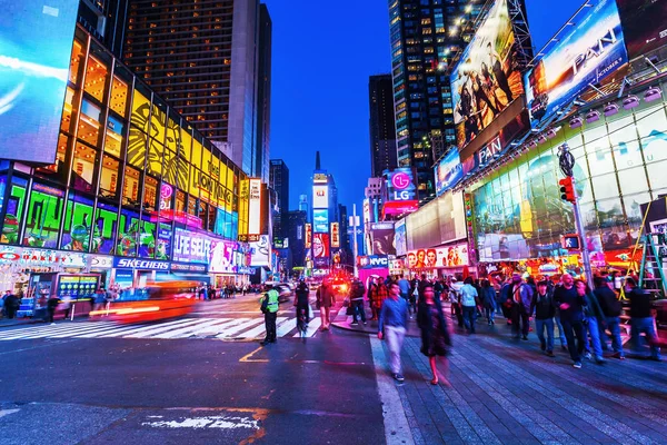 Times Square in New York nachts — Stockfoto