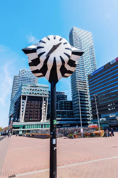 Station clock in front of the main station in The Hague, NL — Stock Photo, Image