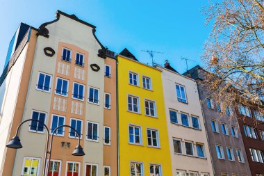 Köln'ün eski pazar meydanında eski binalar