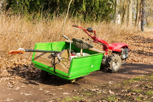 Broken machine for groundskeeping in a park — Stock Photo, Image