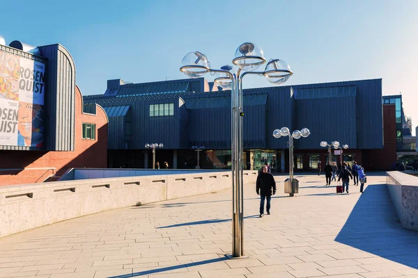 Outdoor view of the famous Museum Ludwig in Cologne, Germany — Stock Photo, Image