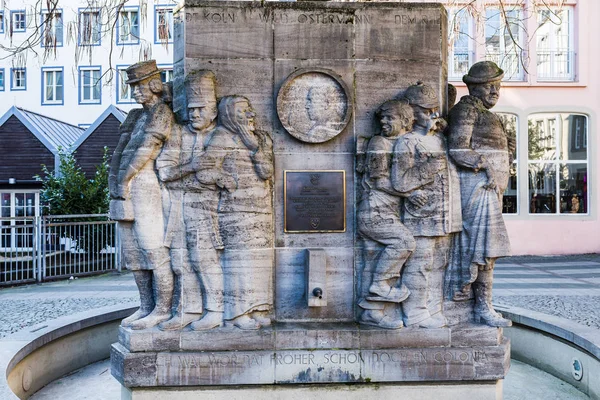 Willi Ostermann fontein memorial in de oude stad van Keulen, Duitsland — Stockfoto