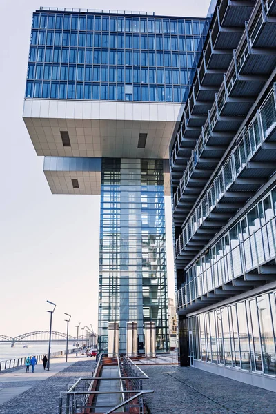 Köln, Almanya Rheinauhafen ünlü vinç ev — Stok fotoğraf