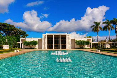 Laie, Oahu, Hawaii - 3 Kasım 2019: Oahu 'daki Laie Hawaii Tapınağı. Tapınak, Lds Kilisesi tarafından Birleşik Devletler 'in dışında inşa edilen ilk tapınaktı.