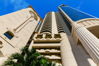 Honolulu, Oahu, Hawaii - 4 Kasım 2019 Liman Mahkemesi yüksek binası. Liman Mahkemesi, 127 metre yüksekliğinde 41 katlı bir apartman kulesi.