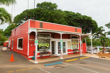 Haleiwa, Hawaii, Us - Kasım 06, 2019: Haleiwa 'da tipik bir mağaza. Haleiwa, Kuzey Sahili 'ndeki en büyük ticaret merkezi ve sörf ve dalış için popüler bir turizm merkezidir.