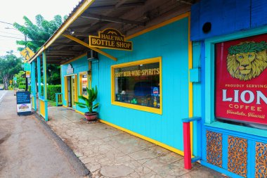 Haleiwa, Hawaii, US - November 06, 2019: colorful store in Haleiwa. Haleiwa is the largest commercial center at the North Shore and a popular tourist destination for surfing and diving clipart