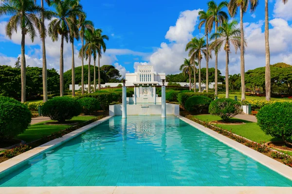 Laie, Oahu, Hawaii - 3 Kasım 2019: Oahu 'daki Laie Hawaii Tapınağı. Tapınak, Lds Kilisesi tarafından Birleşik Devletler 'in dışında inşa edilen ilk tapınaktı.