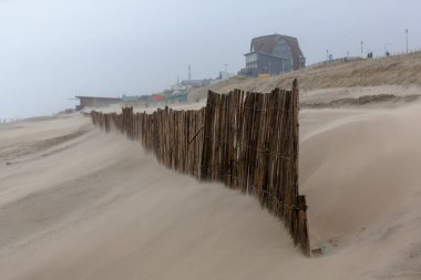 Hollanda, Bloemendaal aan Zee sahilinde şiddetli fırtına günü