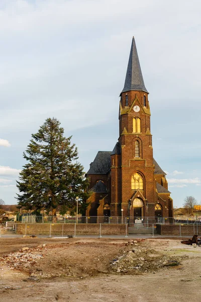 德国西部Kerpen Manheim的教堂 大部分搬迁到Hambach露天煤矿 — 图库照片