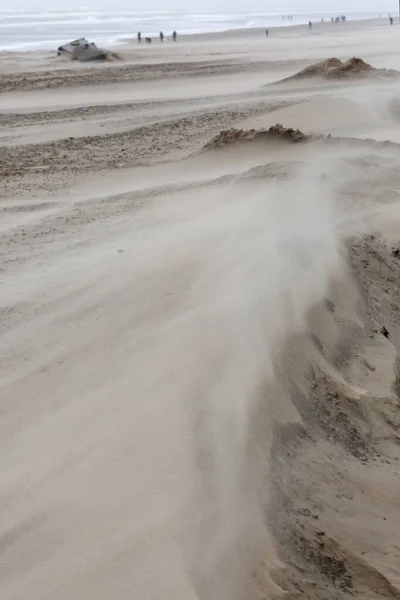 Ciężki Dzień Burzy Plaży Bloemendaal Aan Zee Holandia Nierozpoznawalnymi Ludźmi — Zdjęcie stockowe