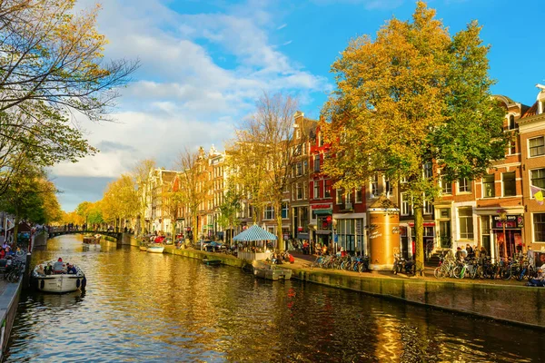 Amsterdam Netherlands October 2020 Cityscape Typical Canal Amsterdam Unidentified People — Stock Photo, Image