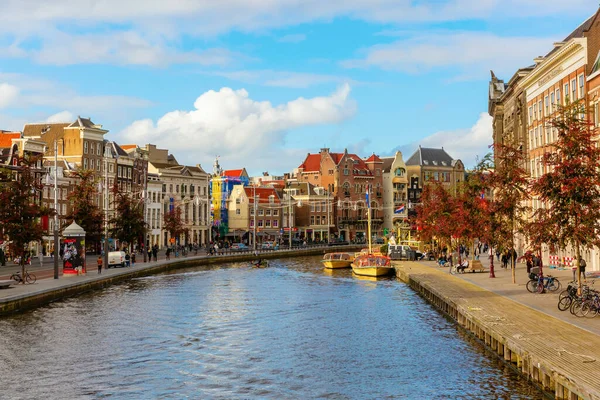 Amsterdam Netherlands October 2019 Cityscape Typical Canal Amsterdam Unidentified People — Stock Photo, Image
