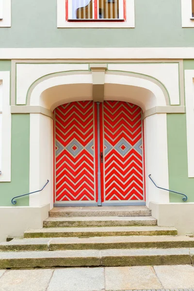 德国斯特拉松德的一扇门的照片 — 图库照片