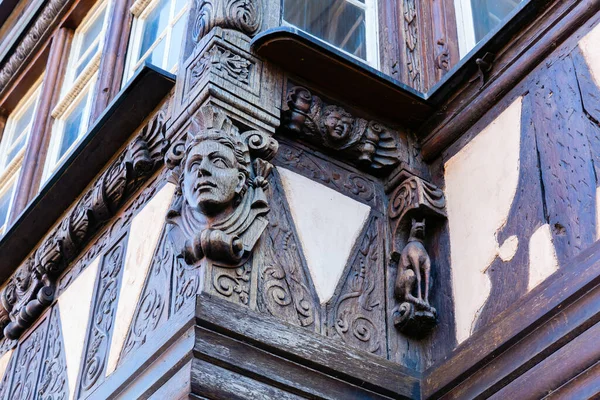 法国斯特拉斯堡一座具有历史意义的半木制建筑华丽的细节 — 图库照片