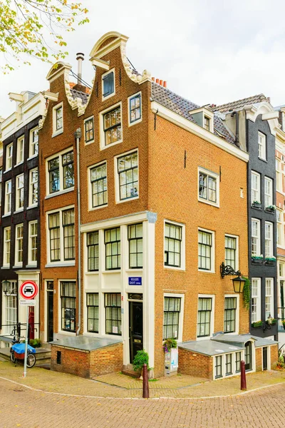 Amsterdam Paesi Bassi Ottobre 2019 Paesaggio Urbano Con Tipico Canale — Foto Stock