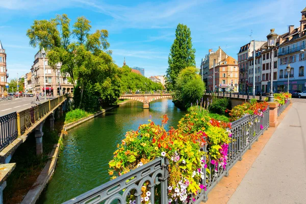 Strasbourg Fransa Eylül 2018 Strasbourg Merkezinde Kimliği Belirsiz Insanlarla Kanal — Stok fotoğraf