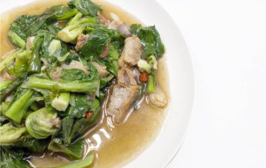 Kızarmış gevrek domuz eti ve istiridye sosu ile