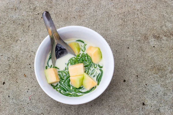 Thai cantaloup and lodchong with coconut milk soup — Stock Photo, Image