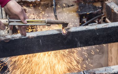 Ateşle kesme eski çelik