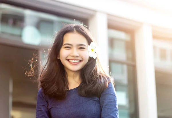 Asian girl having fun play in summer time — Stock Photo, Image