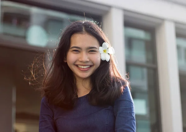 Asian girl having fun play in summer time — Stock Photo, Image