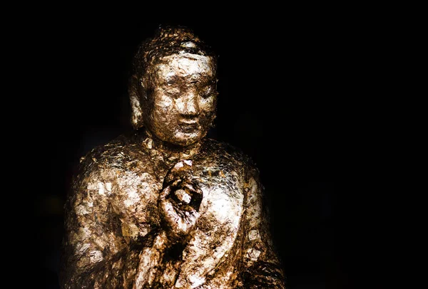 佛教雕塑与金纸 — 图库照片