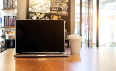 Halkla ilişkiler içinde laptop