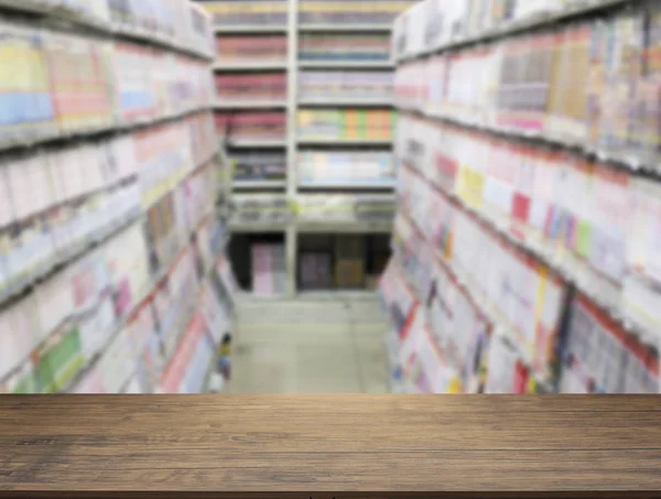 Contador de madeira na livraria — Fotografia de Stock