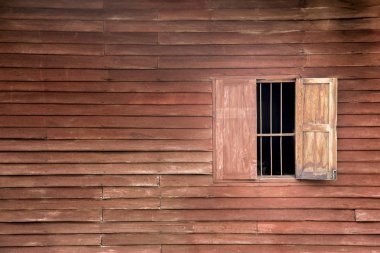 eski ahşap paneli ve pencere