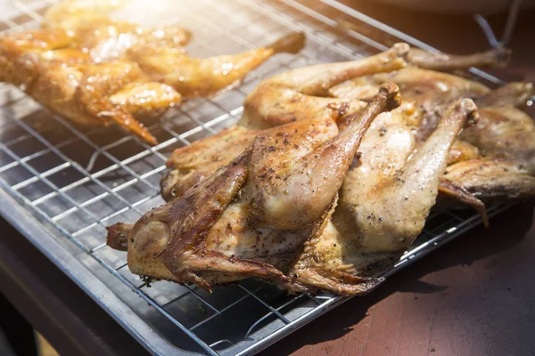 Frango assado comida de rua — Fotografia de Stock